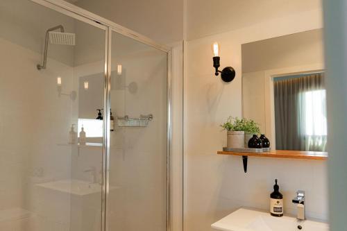 Bilik mandi di Bay Of Fires Apartments - Town Centre