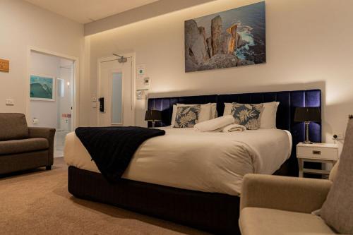 Ruang duduk di Bay Of Fires Apartments - Town Centre