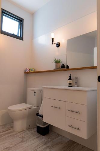 Bilik mandi di Bay Of Fires Apartments - Town Centre