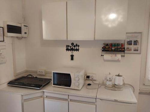 A kitchen or kitchenette at CASA ACCIUGHINA