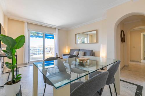 MARBELLA HOME RENTALS - Marina Banus, Puerto Banus, seaview, 2BR, parking & pool