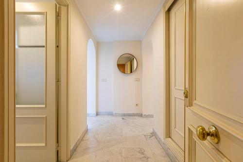 MARBELLA HOME RENTALS - Marina Banus, Puerto Banus, seaview, 2BR, parking & pool
