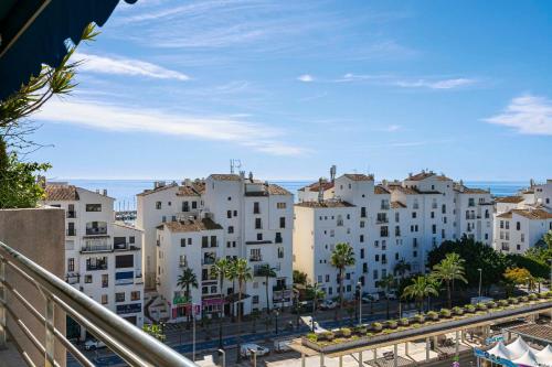 MARBELLA HOME RENTALS - Marina Banus, Puerto Banus, seaview, 2BR, parking & pool