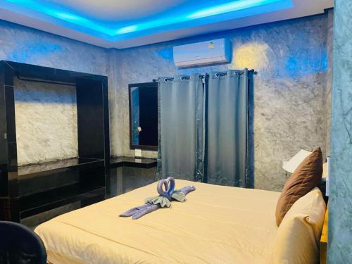 Postel nebo postele na pokoji v ubytování Thawat Boutique Resort