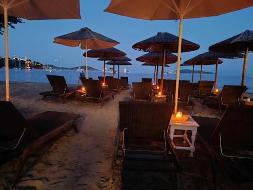 Physis Oikos Beachfront Apartments