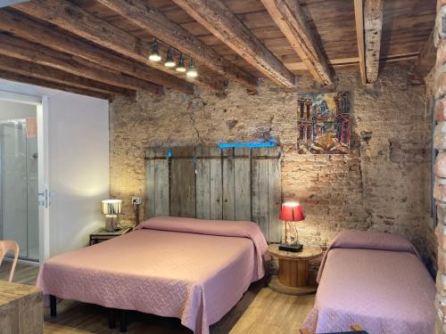 Ένα ή περισσότερα κρεβάτια σε δωμάτιο στο Barbara's studios