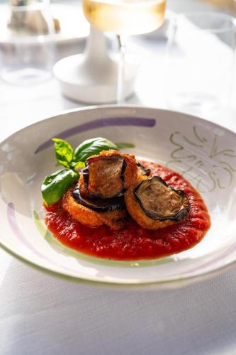 アグローポリにあるB&B Baia Di Trentovaの食器