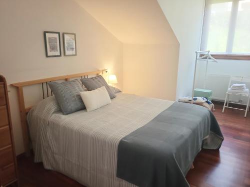 a bedroom with a large bed with pillows at Ca Na Martina in Carreña de Cabrales 