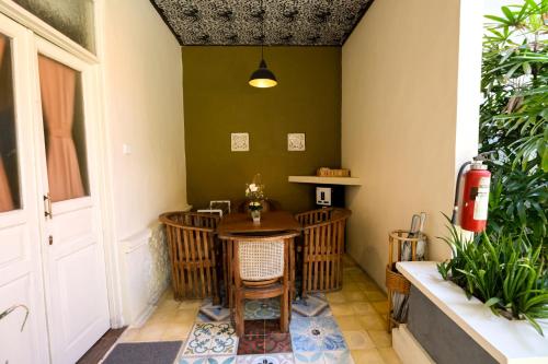 a dining room with a table and chairs at Peneeda View Beach Hotel in Sanur
