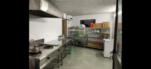 a large kitchen with a sink and a stove at Nhà gỗ Mộc châu Panorama in Mộc Châu