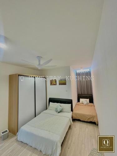 Postel nebo postele na pokoji v ubytování Luxury 5 Star The Podium Apartment Stay by Q Homestay Kuching