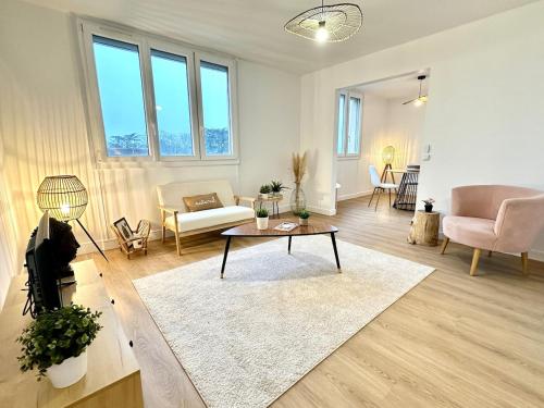 Bright 62m2 2 Bedroom Apartment