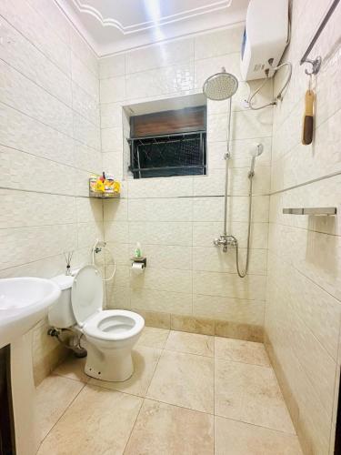 Katchy tesisinde bir banyo