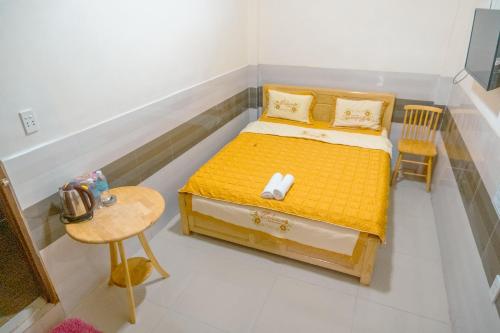 Postel nebo postele na pokoji v ubytování Khách sạn Hoàng Hải Ninh Thuận