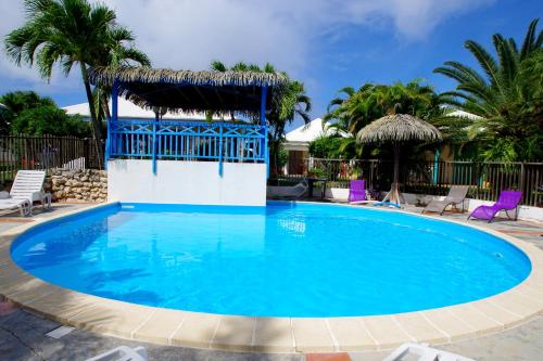 Bazén v ubytování Maracudja nebo v jeho okolí