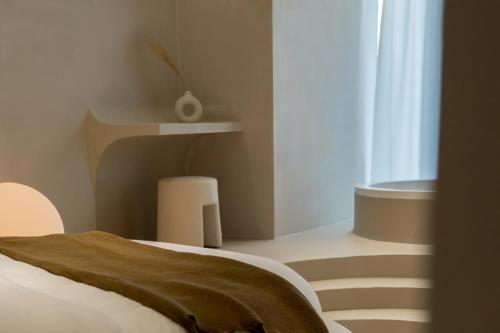 a bedroom with a bed and a window at Ziggy Hotel in Changsha