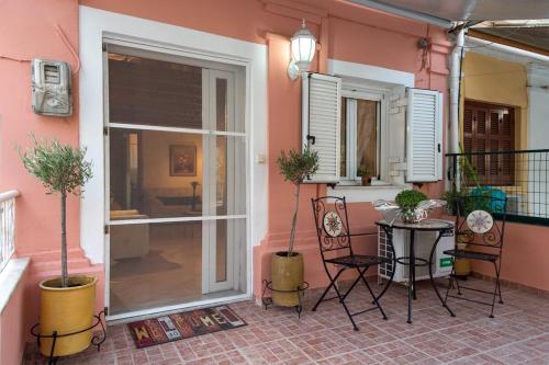 Balkón nebo terasa v ubytování Aris Cosy Casa