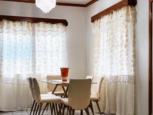 Capital Escape - Charming bungalow with WiFi & AC