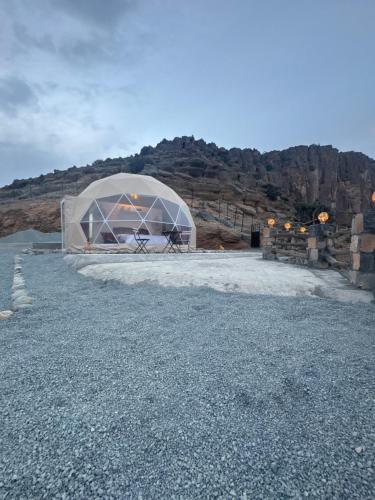 Nespecifikovaný výhled na hory nebo výhled na hory při pohledu z luxury tent