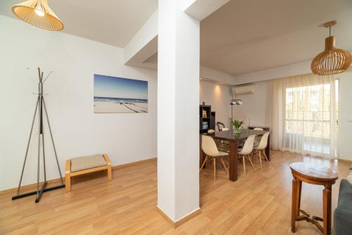 Spacious Apartment Downtown Glyfada