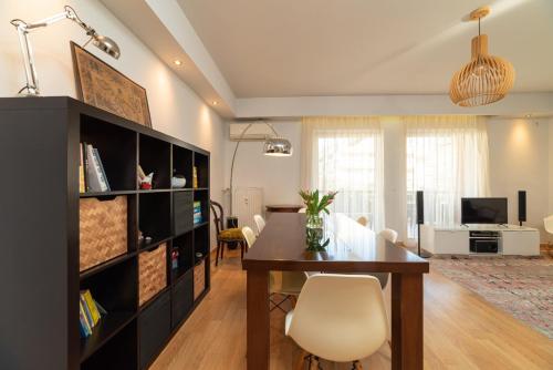 Spacious Apartment Downtown Glyfada