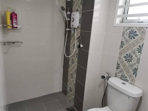 Bilik mandi di myuu homestay