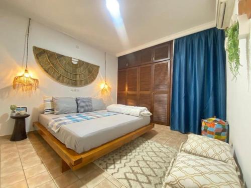 Postel nebo postele na pokoji v ubytování L oiseau bleu