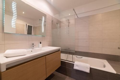 Spacious Apartment Downtown Glyfada