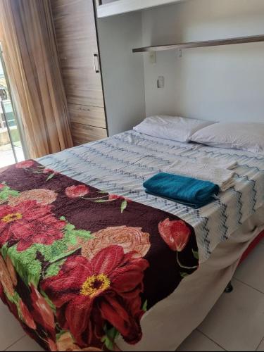 Una cama o camas en una habitación de Suíte confortável