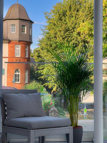 a bench in front of a window with a building at Modernes Wasserfront Wohnung, Terrasse, Parkplatz in Flörsheim