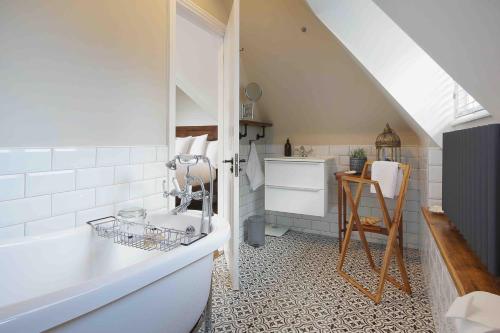 Kuchyň nebo kuchyňský kout v ubytování The Coach House Branksome