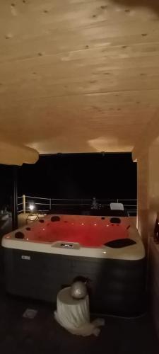 a bathroom with a red tub and a toilet at Maso Luch in Monclassico