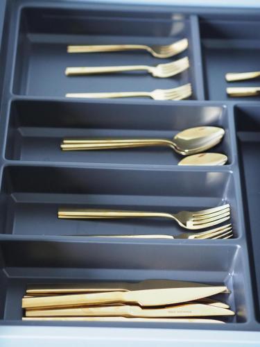 a drawer filled with gold forks and spoons at Weitblick Brauersdorf in Netphen