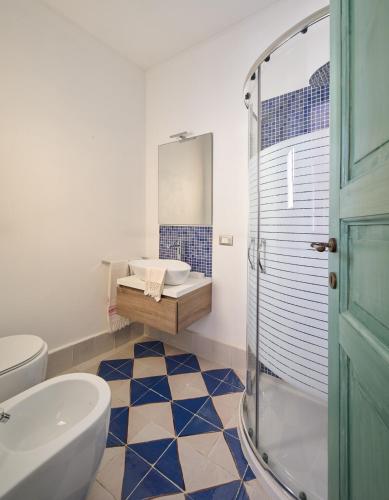 a bathroom with a sink and a toilet and a tub at LTM greenhouse in Syracuse