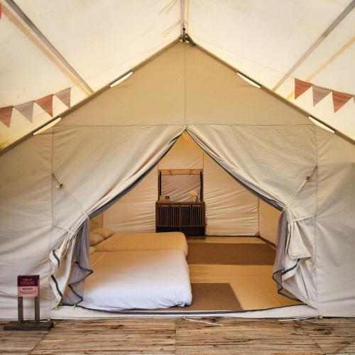 Postel nebo postele na pokoji v ubytování Lac Glamping Trian Lake