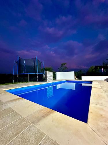 a large blue swimming pool with a sky background at Finca Anapoima completa - Villa Paty - Piscina privada in Anapoima