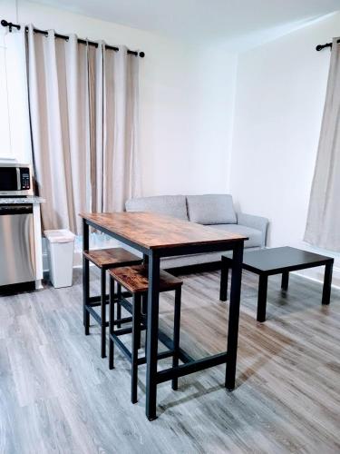Η κουζίνα ή μικρή κουζίνα στο Walk To Duke Campus! 1 Bedroom In Trinity Park!