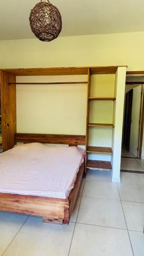 Ένα ή περισσότερα κρεβάτια σε δωμάτιο στο Casa de praia com piscina 15 pessoas Ilheus Itacare