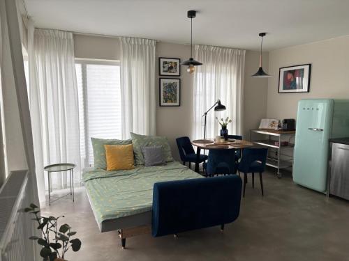 a living room with a couch and a table at Mieszkanie z basenem i siłownią Bronowicka in Szczecin