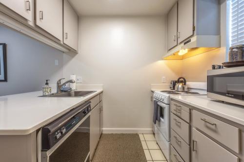 Dapur atau dapur kecil di 15 Lodge