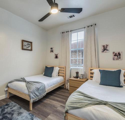 Postel nebo postele na pokoji v ubytování Urban Oasis North ATX , 5BR 2BA,Heated Pool