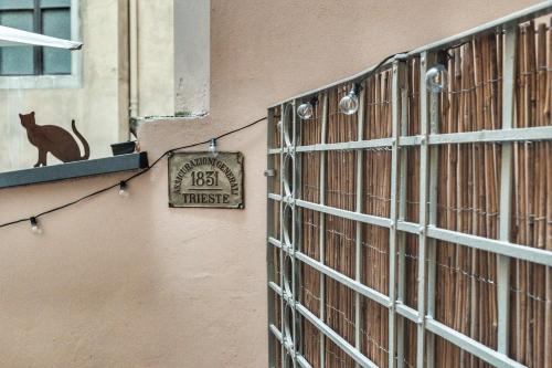 a cat sign on the side of a building at Casa Saba Trieste Luxury Apartment with terrace in Trieste