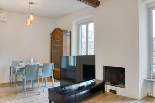 Sant'Ambrogio historic apartment - In front of Cattolica