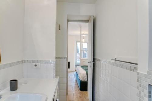 Sant'Ambrogio historic apartment - In front of Cattolica
