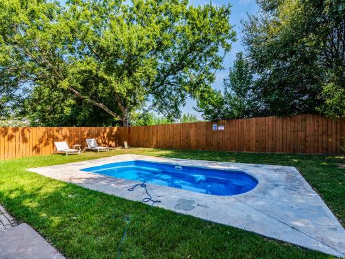 Bazén v ubytování Urban Oasis North ATX , 5BR 2BA,Heated Pool nebo v jeho okolí