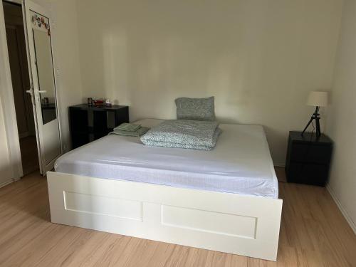 Una cama o camas en una habitación de Rocco Guesthouse
