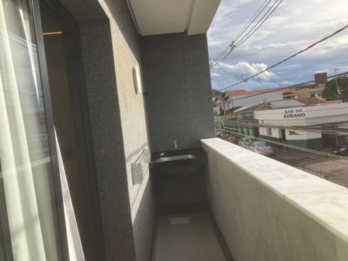 a balcony of a building with a view of a street at Apart-hotel Theotókos Flats in Piumhi