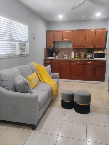 Η κουζίνα ή μικρή κουζίνα στο The Citrus Guesthouse in Tampa