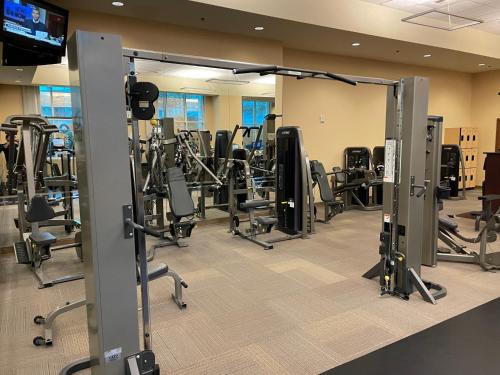 Fitness centrum a/nebo fitness zařízení v ubytování Signature- Balcony Strip View- High floor- NO parking fee