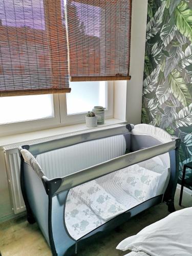 a bed in a room with a window with blinds at NUMMER EiNS in Neuötting